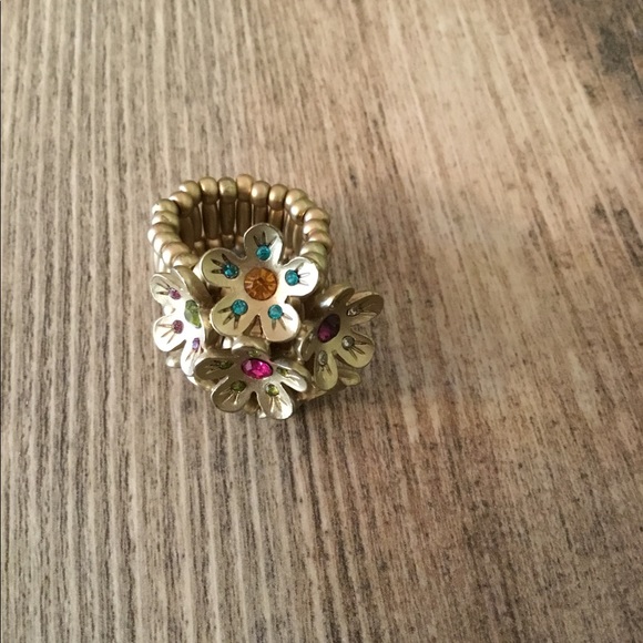 Goldtone Flower Gemstone Stretch Ring - Picture 2 of 5